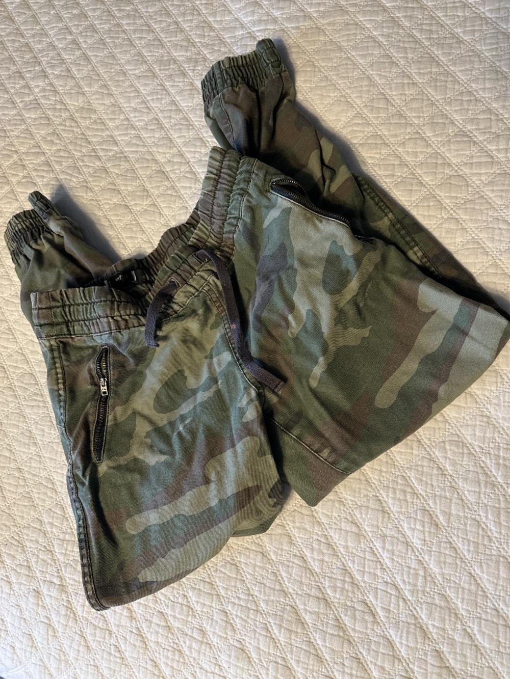 ✨ 3 for $30 ✨ TNA Camo Joggers